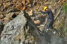 Las rocas ca&iacute;das cerca de la curva del Cerezo ser&iacute;an retirados en su totalidad