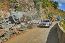 Las rocas ca&iacute;das cerca de la curva del Cerezo ser&iacute;an retirados en su totalidad 