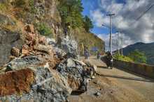 Las rocas ca&iacute;das cerca de la curva del Cerezo ser&iacute;an retirados en su totalidad 