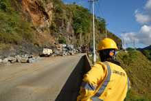 Las rocas ca&iacute;das cerca de la curva del Cerezo ser&iacute;an retirados en su totalidad 