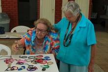 En Cali, &lsquo;La Bodeguita de Anta&ntilde;o&rsquo; impulsa emprendimientos de adultos mayores