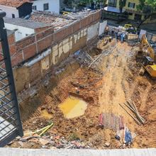 Suspenden obra tras colapso de estructura en el barrio Juanamb&uacute;
