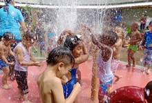 Ni&ntilde;as y ni&ntilde;os de Llano Verde disfrutaron la magia de la Fiesta Acu&aacute;tica