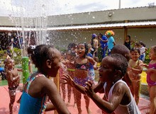 Ni&ntilde;as y ni&ntilde;os de Llano Verde disfrutaron la magia de la Fiesta Acu&aacute;tica