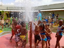 Ni&ntilde;as y ni&ntilde;os de Llano Verde disfrutaron la magia de la Fiesta Acu&aacute;tica