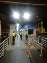 Para evitar que el delito viaje, Polic&iacute;a madrug&oacute; a subirse al MIO 