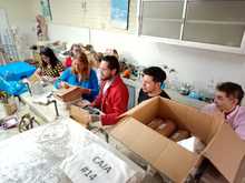 Maestros y estudiantes de la comuna 18 recibieron dotaci&oacute;n en sus instituciones educativas 