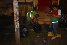 En Parque del Perro, algunos restaurantes siguen impactando con residuos el separador vial