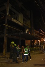 En Parque del Perro, algunos restaurantes siguen impactando con residuos el separador vial