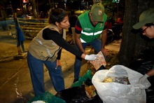 En Parque del Perro, algunos restaurantes siguen impactando con residuos el separador vial