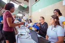 Entrega de kits le puso movimiento al pre&aacute;mbulo de la Carrera de la Mujer 7K Ciclovida