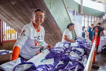 Entrega de kits le puso movimiento al pre&aacute;mbulo de la Carrera de la Mujer 7K Ciclovida