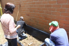 Madres sustitutas de Aldeas Infantiles S.O.S construyeron huertas urbanas