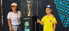 Imperdible la foto con el trofeo de la Copa Mundial Femenina en Cali
