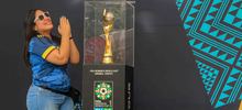 Imperdible la foto con el trofeo de la Copa Mundial Femenina en Cali