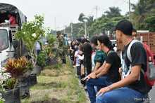 Cale&ntilde;os y cale&ntilde;as engalanaron la entrada sur de la ciudad