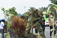 Cale&ntilde;os y cale&ntilde;as engalanaron la entrada sur de la ciudad