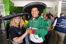 Delegaci&oacute;n de M&eacute;xico fue recibida en Cali con dulces t&iacute;picos y show de salsa Pioneros del Ritmo.