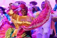 &iexcl;&Eacute;xito total! 1.000 personas coparon la gala inaugural del Primer Encuentro Mundial de Culturas Populares