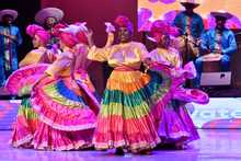 &iexcl;&Eacute;xito total! 1.000 personas coparon la gala inaugural del Primer Encuentro Mundial de Culturas Populares