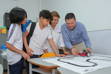Ruta pedag&oacute;gica dot&oacute; con kits de rob&oacute;tica a dos instituciones educativas