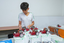 Ruta pedag&oacute;gica dot&oacute; con kits de rob&oacute;tica a dos instituciones educativas