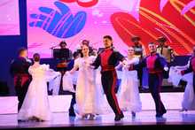 Cale&ntilde;os encantados con danzas de Polonia