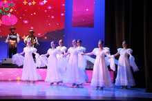 Cale&ntilde;os encantados con danzas de Polonia