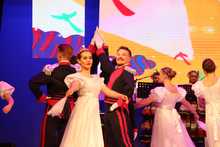 Cale&ntilde;os encantados con danzas de Polonia