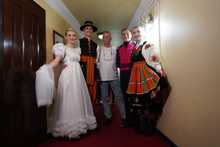 Cale&ntilde;os encantados con danzas de Polonia