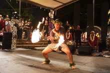 Danza andina y hawaiana convirtieron en fiesta el encuentro de culturas populares en la Loma de la Cruz 