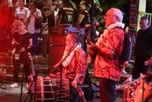Danza andina y hawaiana convirtieron en fiesta el encuentro de culturas populares en la Loma de la Cruz 