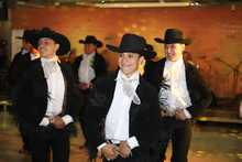 Las Comunas 13, 14, 15 y 21 bailaron al son de M&eacute;xico y Estonia
