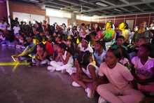 Las Comunas 13, 14, 15 y 21 bailaron al son de M&eacute;xico y Estonia