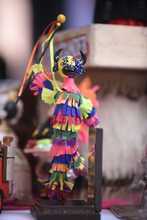 En el Encuentro de Culturas Populares se intercambiaron presentes para recordar este evento de talla mundial