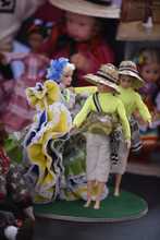 En el Encuentro de Culturas Populares se intercambiaron presentes para recordar este evento de talla mundial