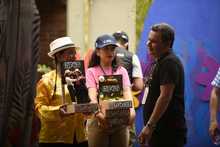 En el Encuentro de Culturas Populares se intercambiaron presentes para recordar este evento de talla mundial