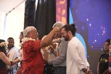 En el Encuentro de Culturas Populares se intercambiaron presentes para recordar este evento de talla mundial