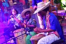 Cubanos y cale&ntilde;os se tomaron el Bulevar del R&iacute;o a ritmo de Salsa. &iquest;C&oacute;mo termin&oacute;?