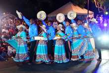 Cubanos y cale&ntilde;os se tomaron el Bulevar del R&iacute;o a ritmo de Salsa. &iquest;C&oacute;mo termin&oacute;?