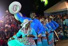 Cubanos y cale&ntilde;os se tomaron el Bulevar del R&iacute;o a ritmo de Salsa. &iquest;C&oacute;mo termin&oacute;?