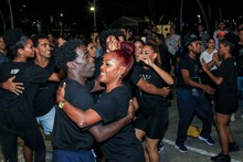 Cubanos y cale&ntilde;os se tomaron el Bulevar del R&iacute;o a ritmo de Salsa. &iquest;C&oacute;mo termin&oacute;?