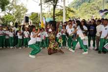 Estudiantes de Golondrinas danzaron al ritmo de Brasil y Kenia