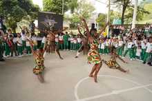 Estudiantes de Golondrinas danzaron al ritmo de Brasil y Kenia