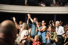En el Teatro Jorge Isaacs se encendi&oacute; la noche con las danzas del mundo