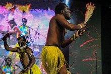 En el Teatro Jorge Isaacs se encendi&oacute; la noche con las danzas del mundo