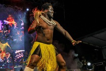 En el Teatro Jorge Isaacs se encendi&oacute; la noche con las danzas del mundo