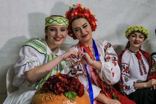 En el Teatro Jorge Isaacs se encendi&oacute; la noche con las danzas del mundo
