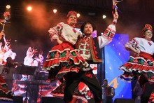 En el Teatro Jorge Isaacs se encendi&oacute; la noche con las danzas del mundo