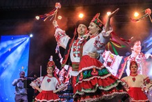 En el Teatro Jorge Isaacs se encendi&oacute; la noche con las danzas del mundo